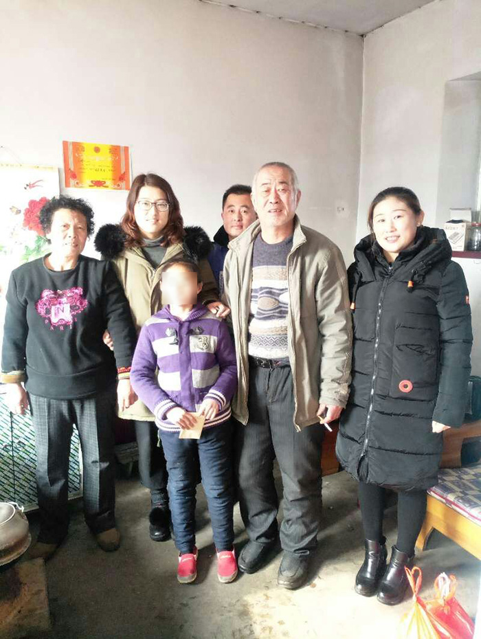 妤心已經(jīng)上學，且恢復狀況良好。