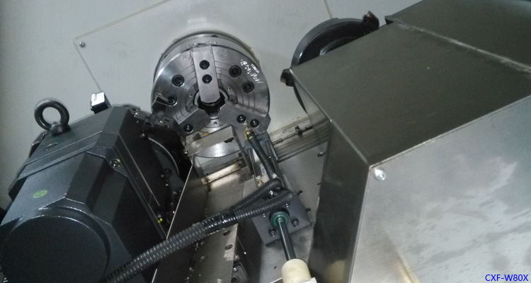 斜床身數(shù)控車床內(nèi)部